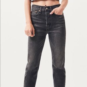 Levi’s wedgie black jeans